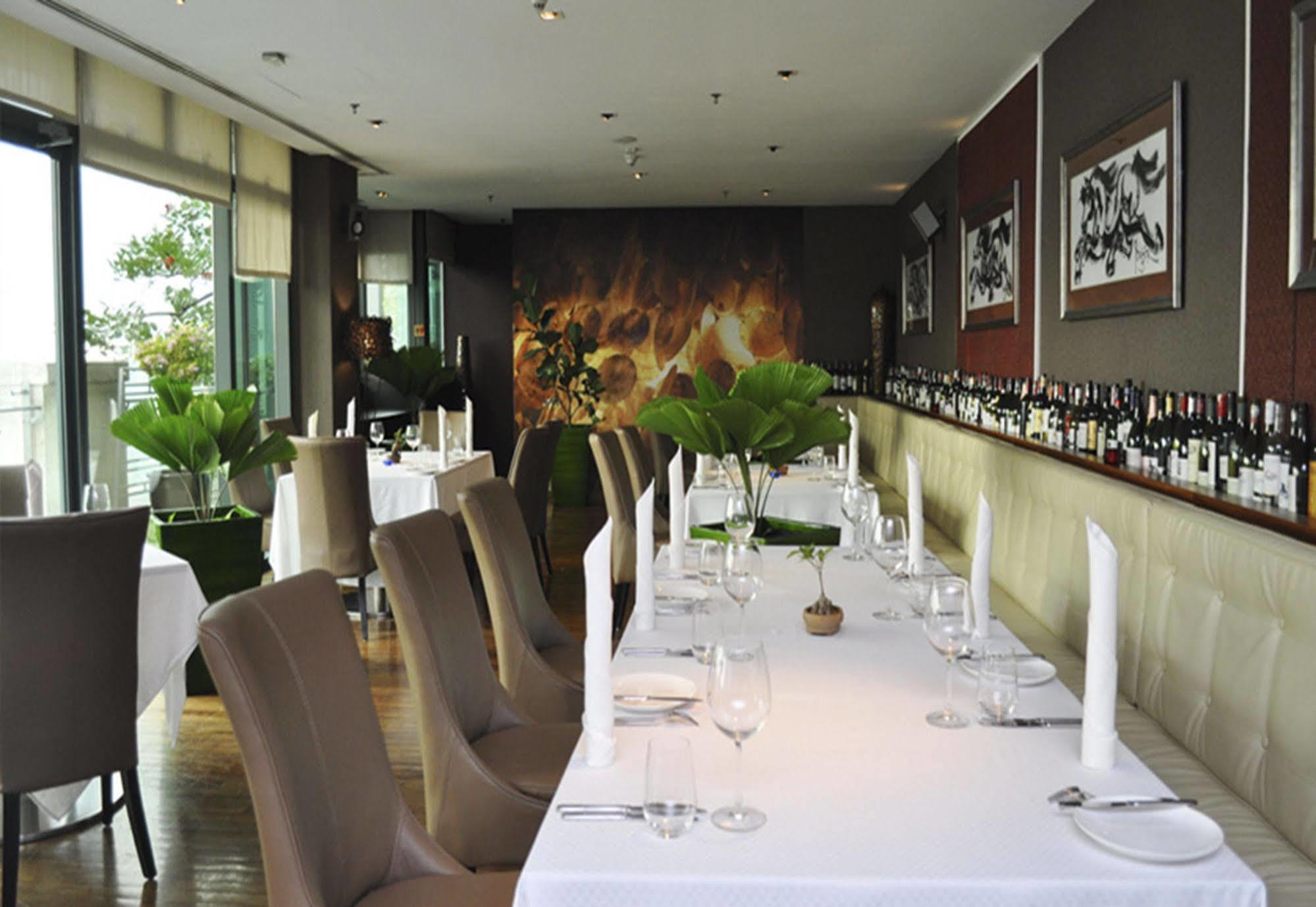 Gtower Hotel Kuala Lumpur Exterior foto The interior of the restaurant